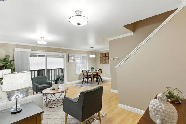 Walnut Creek, CA 94597-2852,2720 Oak Rd #131