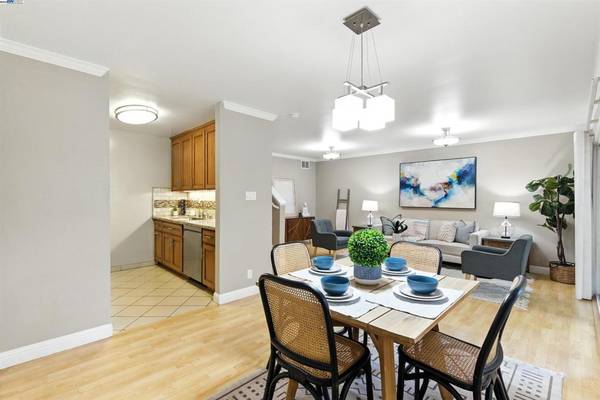 Walnut Creek, CA 94597-2852,2720 Oak Rd #131