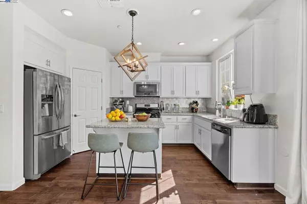 Martinez, CA 94553,663 Falling Star Dr