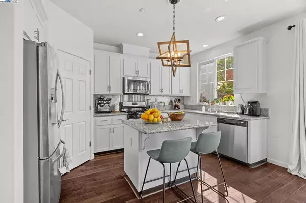 Martinez, CA 94553,663 Falling Star Drive