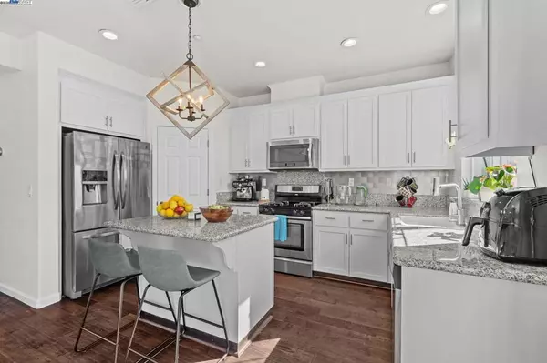 Martinez, CA 94553,663 Falling Star Dr