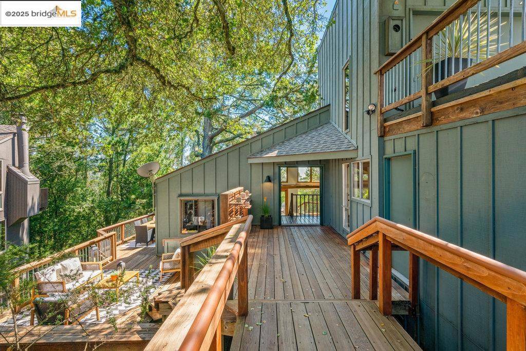Oakland, CA 94611,2359 Manzanita