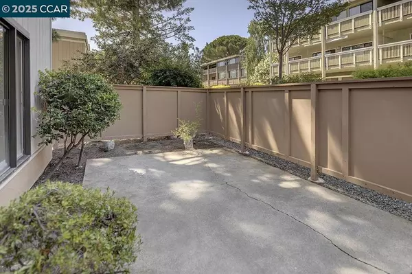 Walnut Creek, CA 94595,1125 Singingwood Ct #4