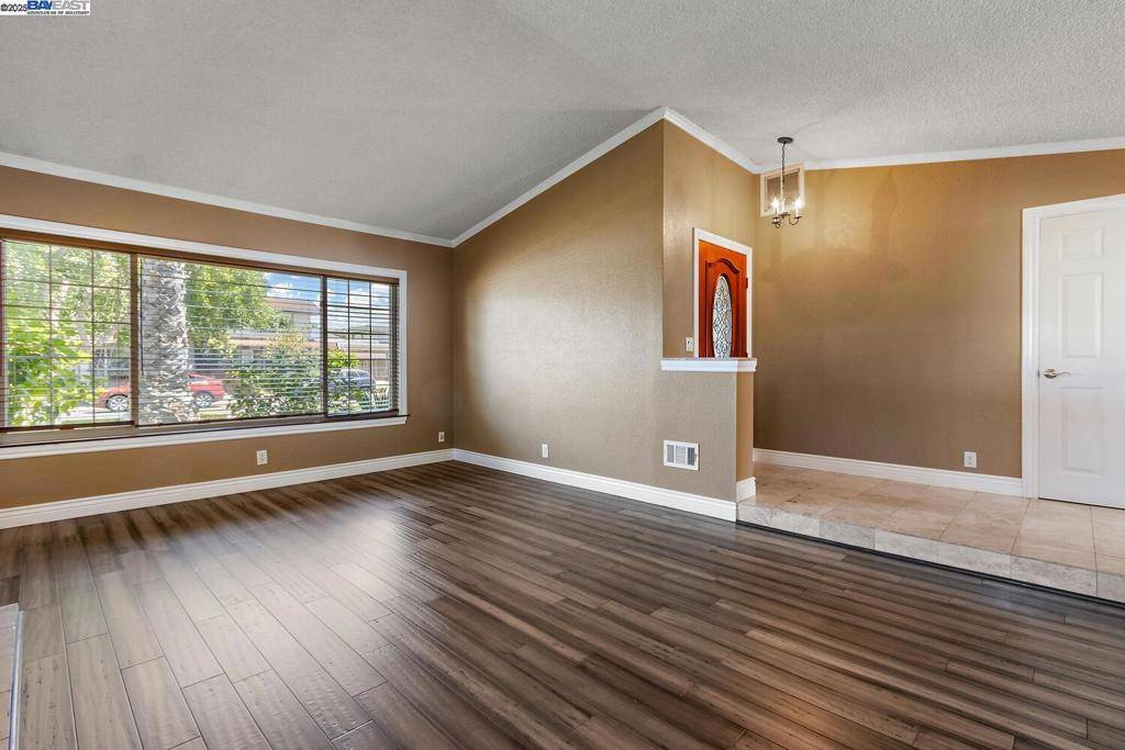 Livermore, CA 94550,1043 Vienna St