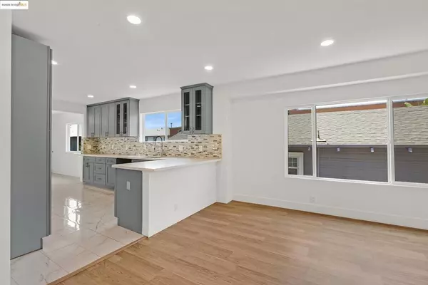 Oakland, CA 94608,2906 Adeline St