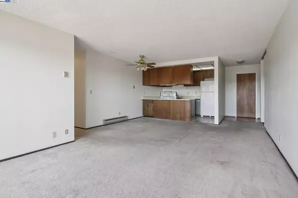 San Leandro, CA 94577,398 Parrott St #302