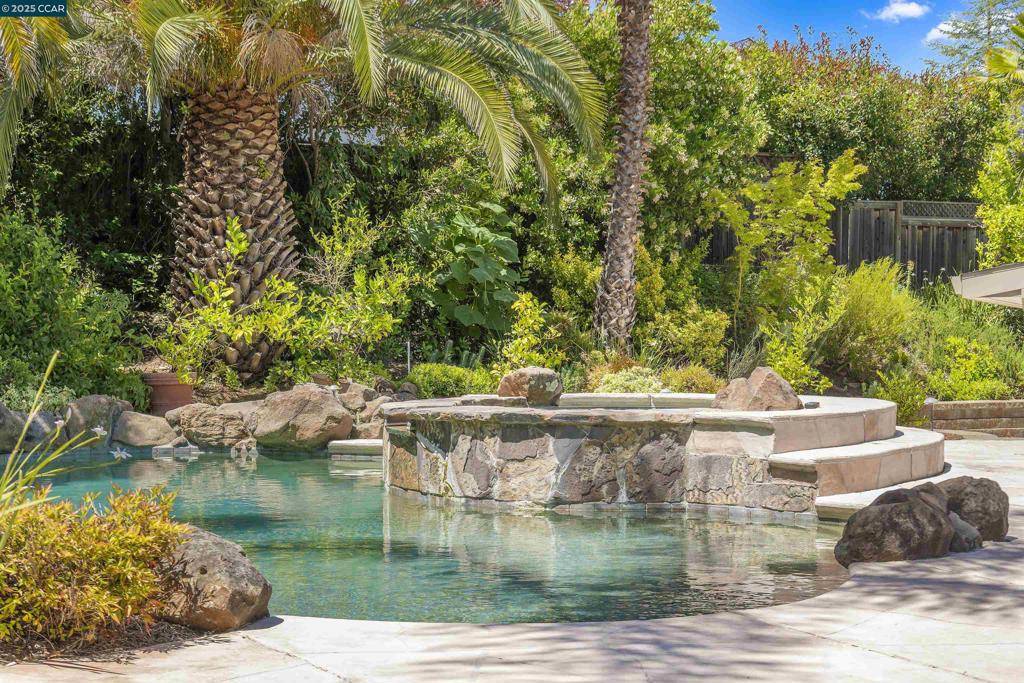 14 Dublin Ct, Pleasant Hill, CA 94523
