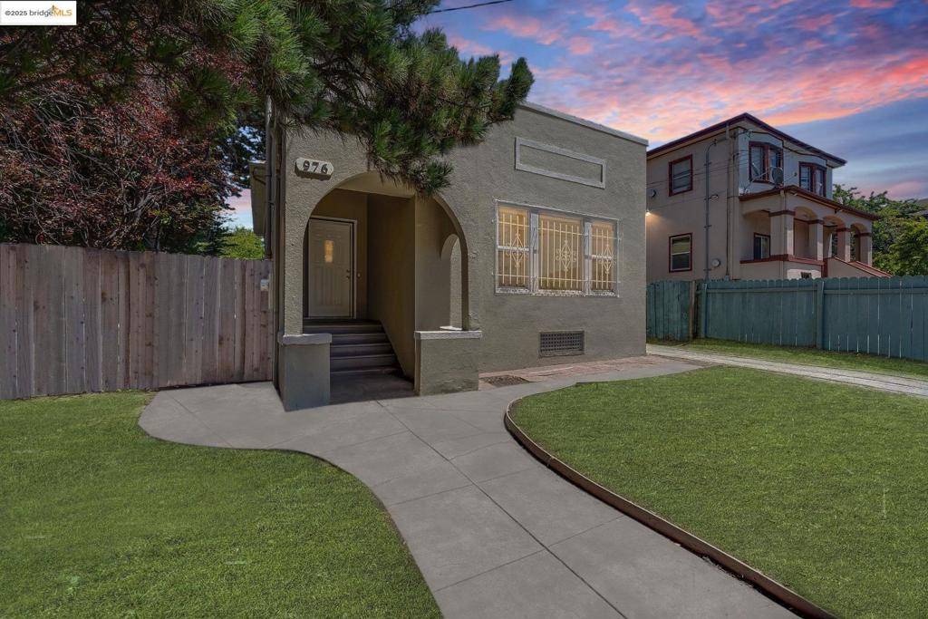 976 34Th St, Oakland, CA 94608