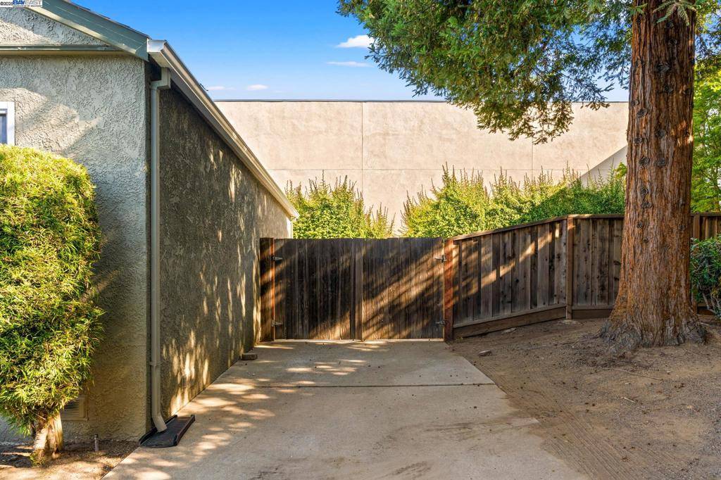 Castro Valley, CA 94546,20852 Baker Rd