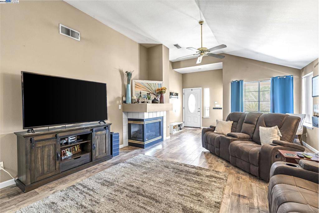 Fresno, CA 93722,4328 W Cambridge Ave