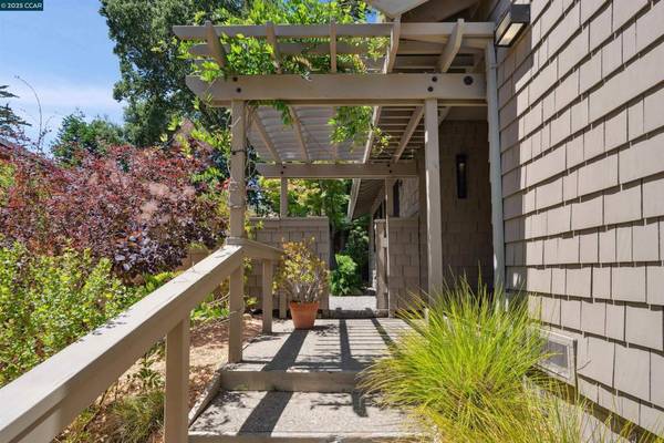 Orinda, CA 94563,404 Ridge Gate Road