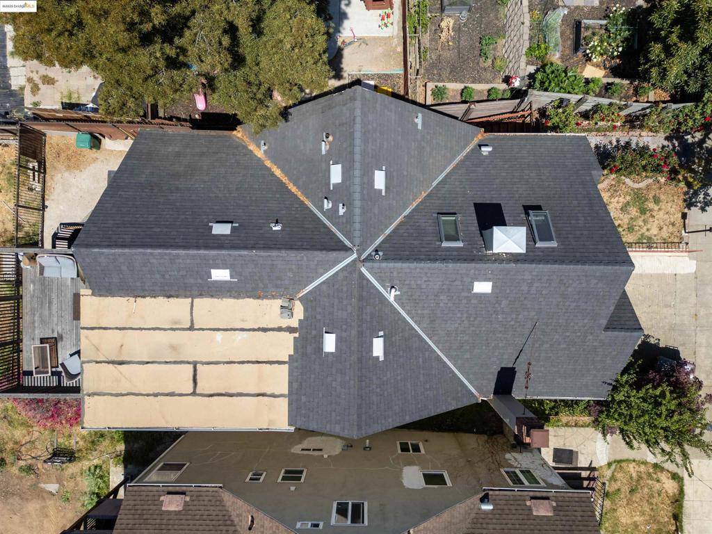 Oakland, CA 94605,7523 Outlook Ave