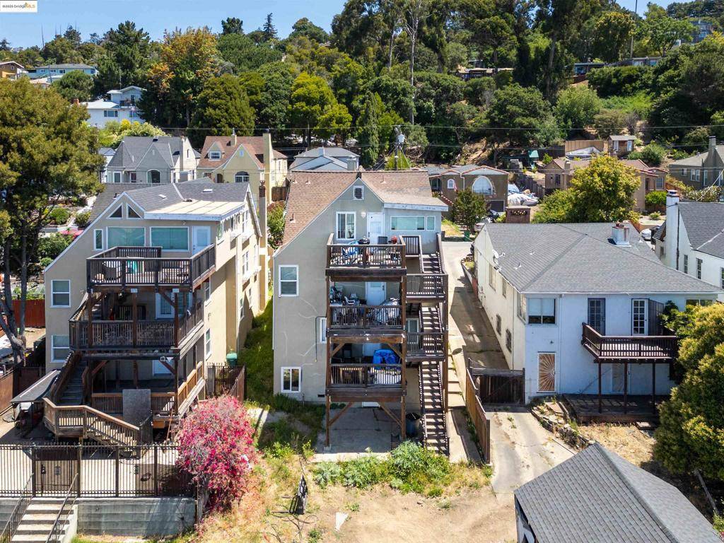 Oakland, CA 94605,7529 Outlook Ave