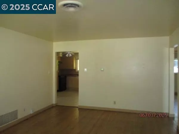 Pittsburg, CA 94565,207 Thomas Way