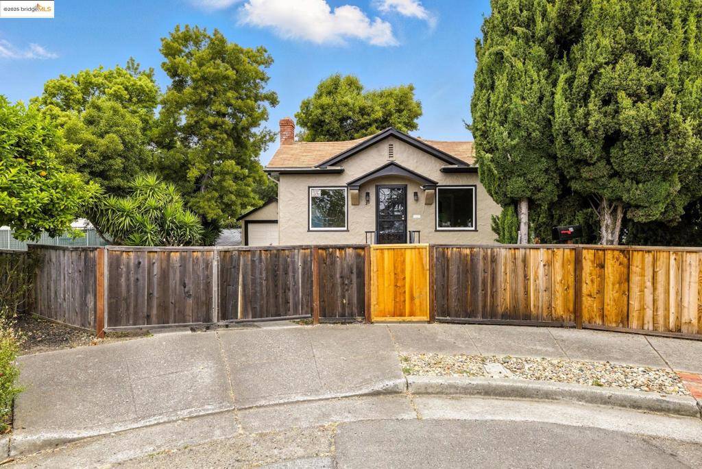 30 Murdock Ct, Oakland, CA 94605