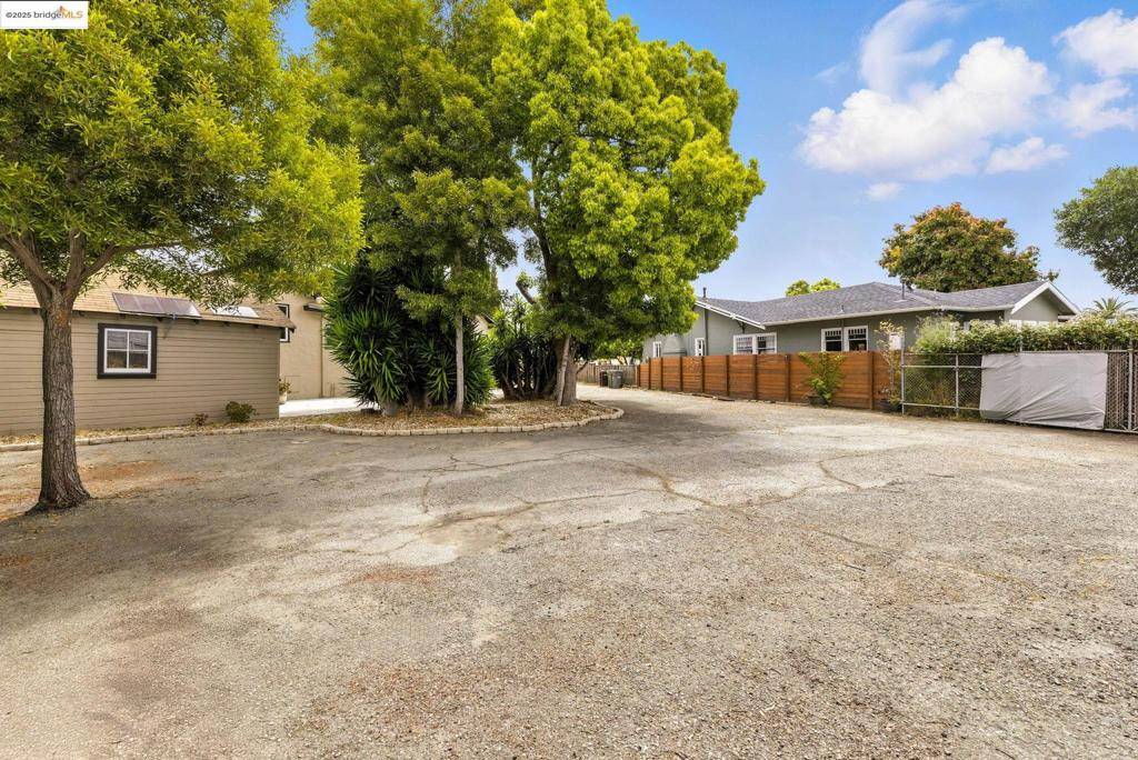 Oakland, CA 94605,30 Murdock Ct