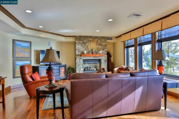 Tahoe Vista, CA 96148,6750 North Lake Blvd #1E