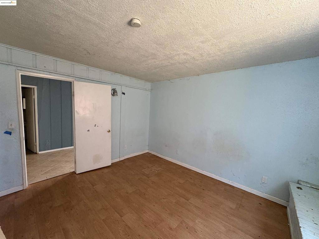 Oakland, CA 94605,8647 Thermal St