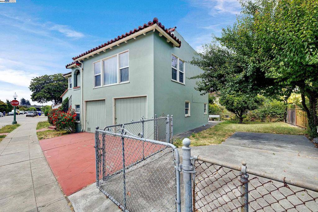 Oakland, CA 94609,5707 Carberry Ave