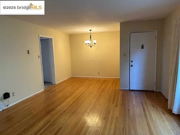 Oakland, CA 94602,3550 RHODA AVE