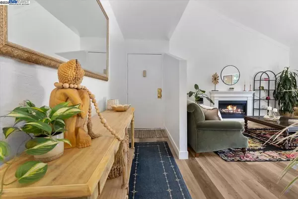 Moraga, CA 94556,2067 Ascot Dr #245