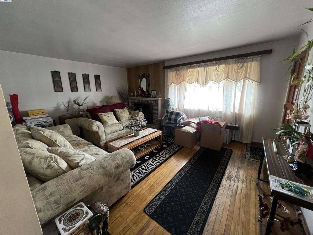 Hayward, CA 94545,25936 Peterman Ave