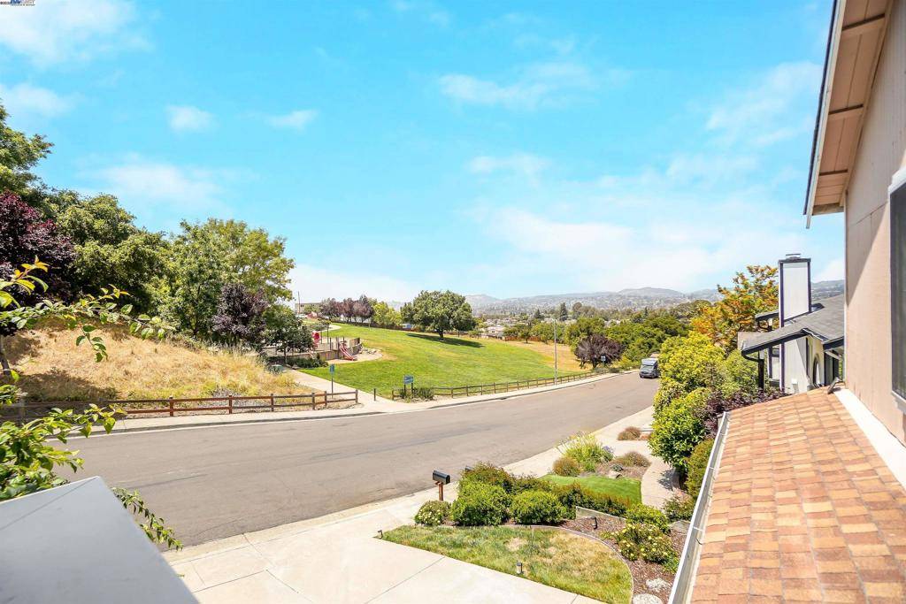 Hayward, CA 94541,23380 Lakeridge Avenue