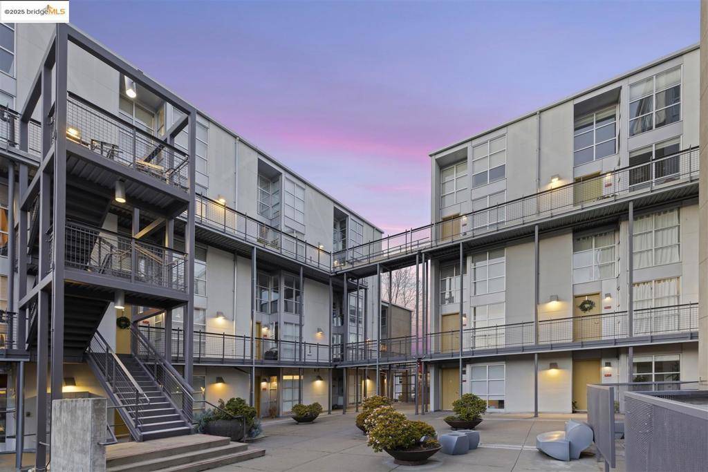 Oakland, CA 94608,1007 41St St #421