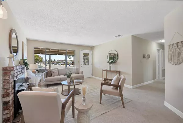Hayward, CA 94545,1925 Lilac Ave.