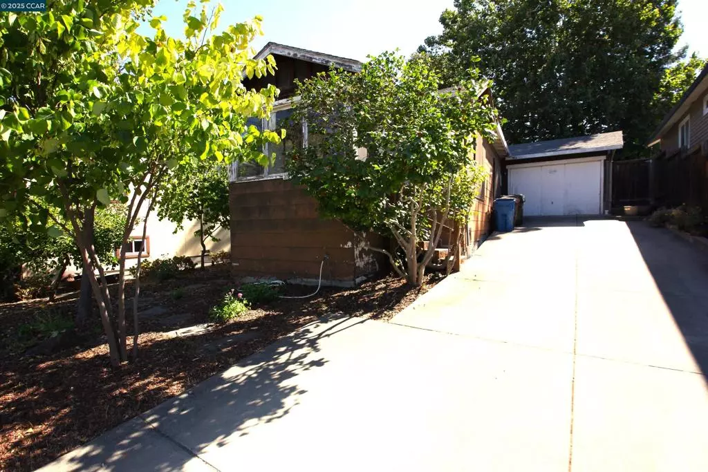 Martinez, CA 94553,2136 Monterey Ave