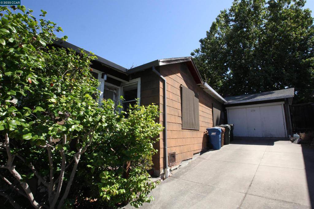 Martinez, CA 94553,2136 Monterey Ave