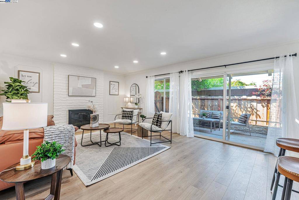 Concord, CA 94518,825 Oak Grove Rd #15