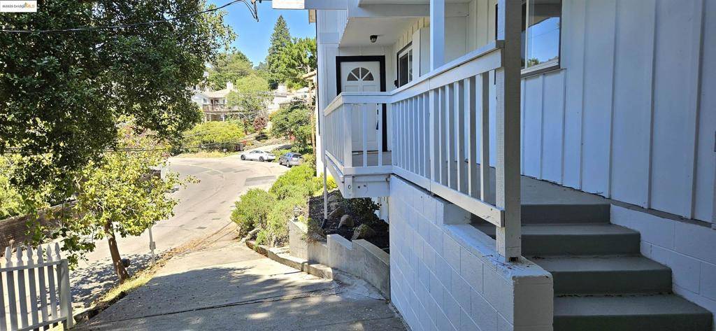 Oakland, CA 94611,7030 Snake Rd