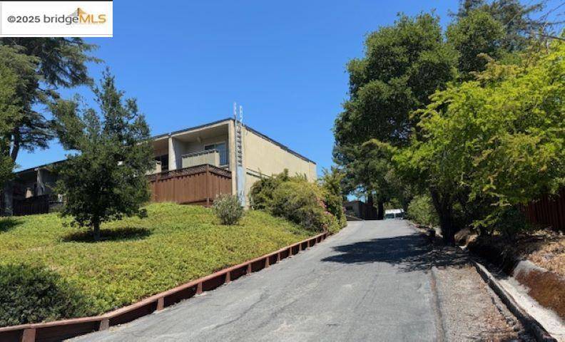 651 Moraga Rd, Moraga, CA 94556