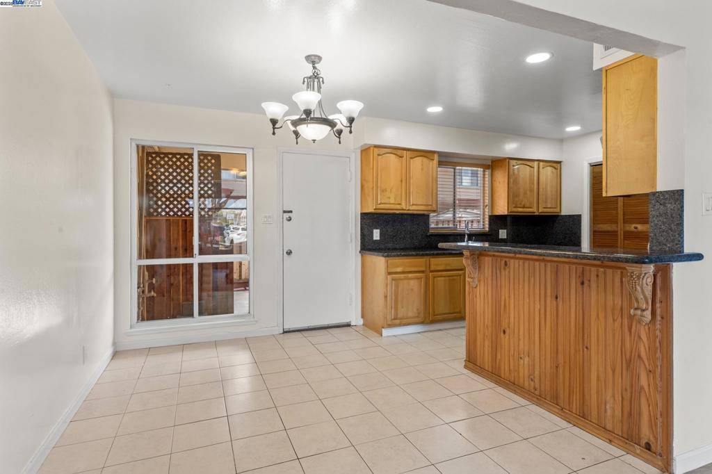 San Mateo, CA 94403,1573 Marina Ct #A