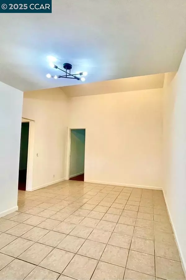 Concord, CA 94520,2525 Walters Way #22