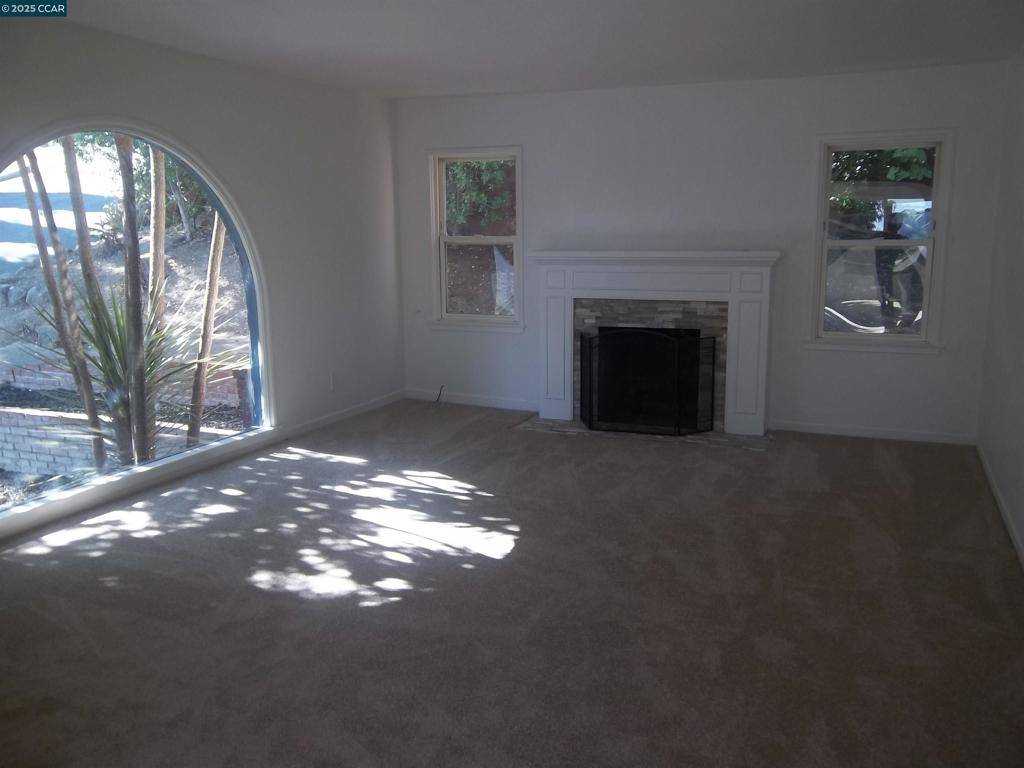 Martinez, CA 94553,25 Main