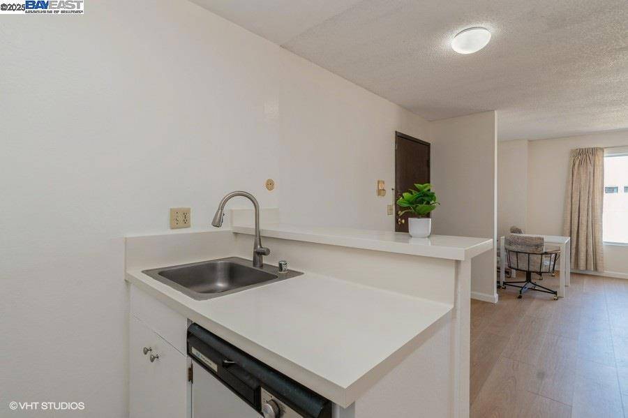 2005 Pleasant Valley Ave, Oakland, CA 94611