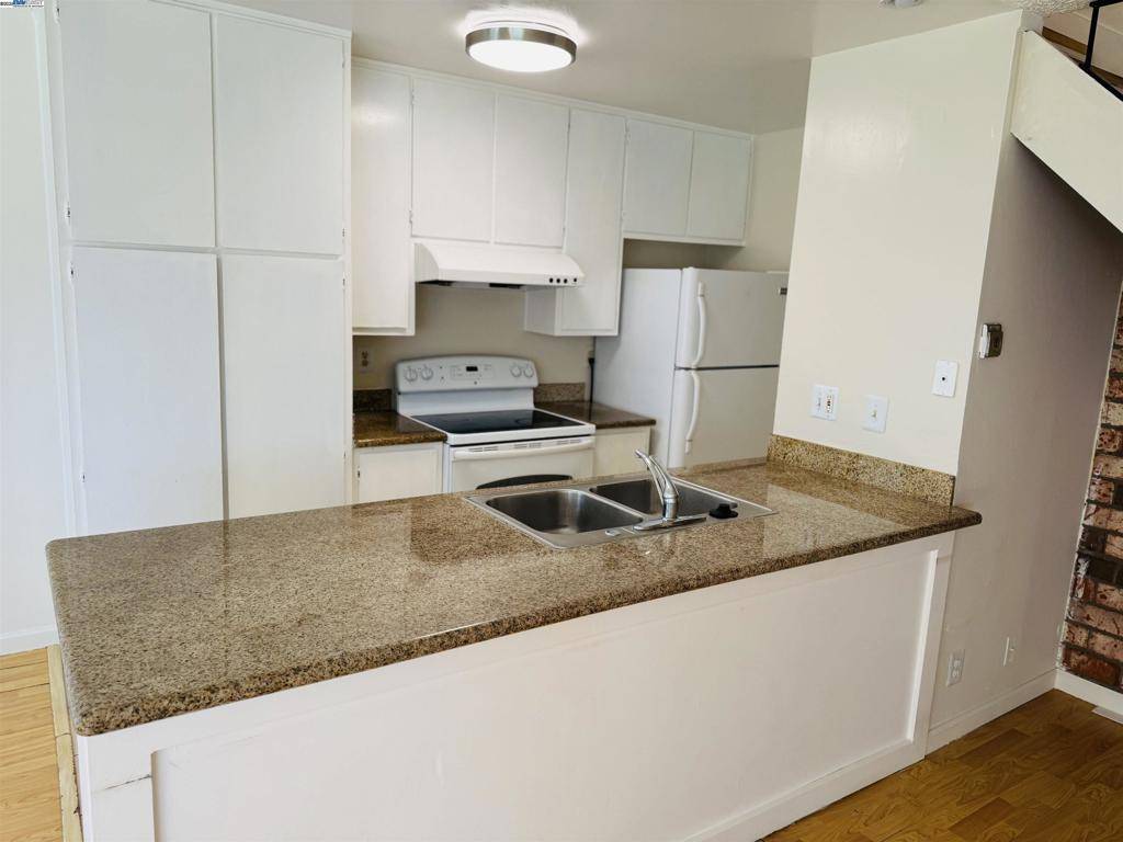 Union City, CA 94587,2137 Mann Ave #2