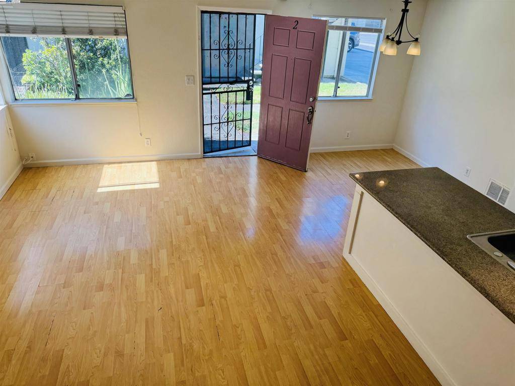 Union City, CA 94587,2137 Mann Ave #2