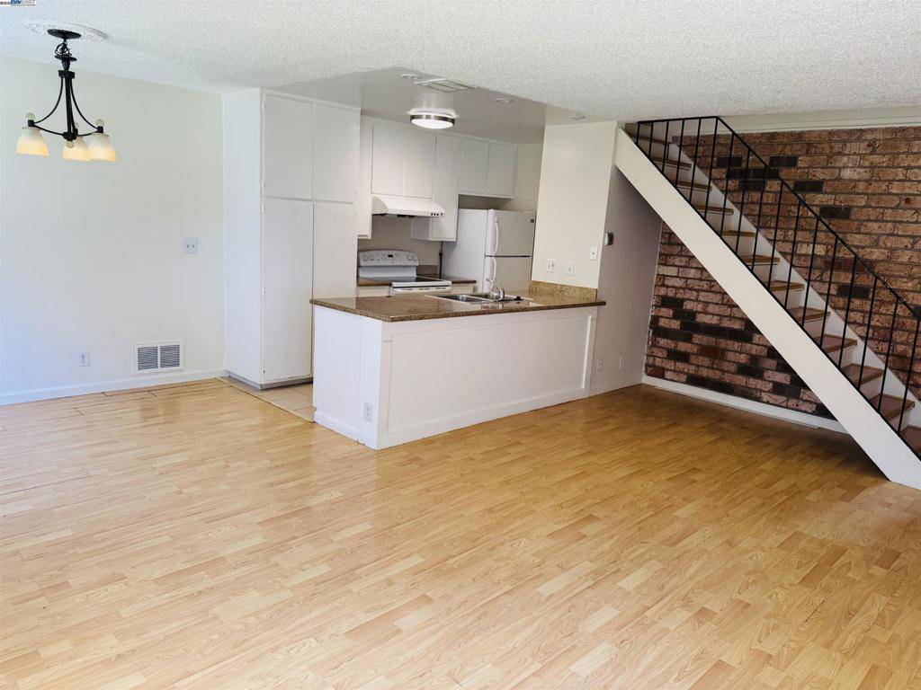 Union City, CA 94587,2137 Mann Ave #2