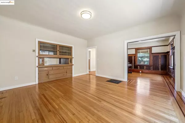 Oakland, CA 94609,604 56th Street