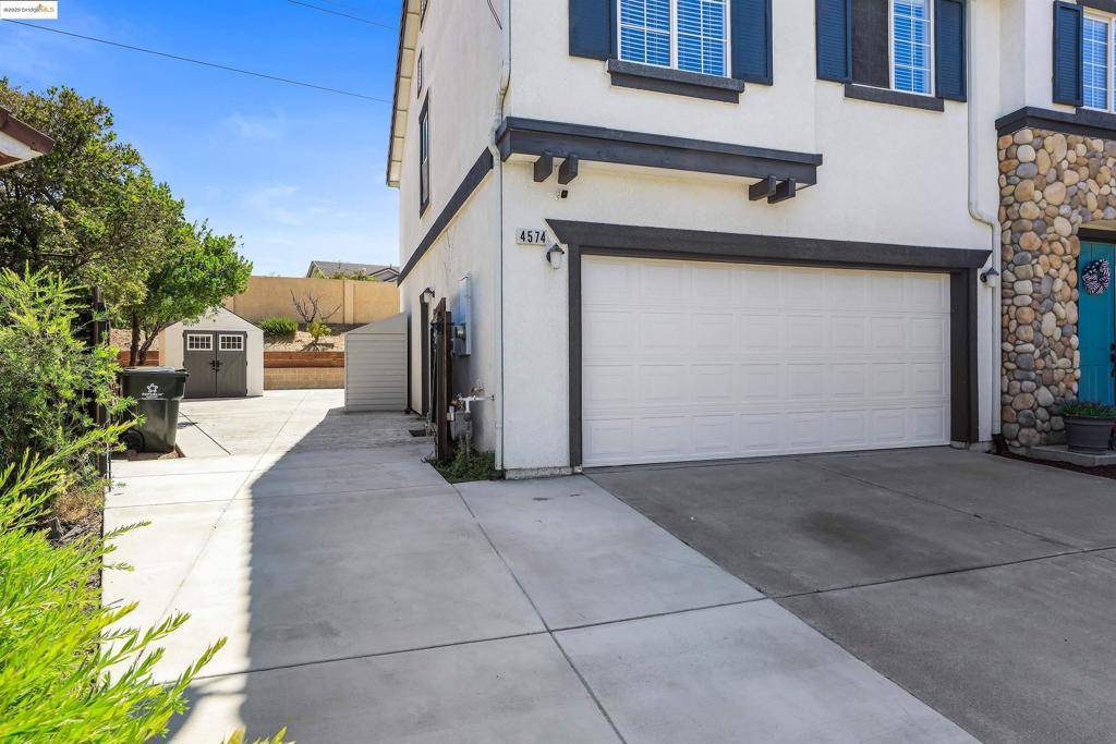 Antioch, CA 94531,4574 Mirror Ct