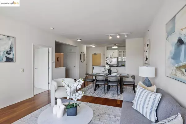 Oakland, CA 94612,1 Lakeside #611