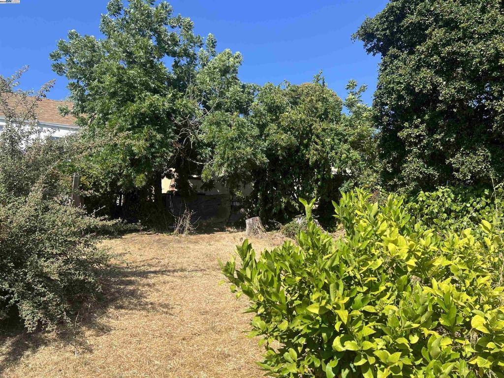 Oakland, CA 94605,6908 Macarthur Blvd