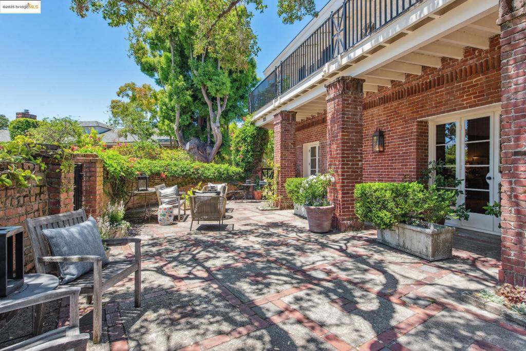 Berkeley, CA 94705,305 The Uplands
