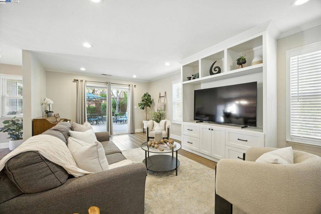Pleasanton, CA 94588,3841 Kamp Dr