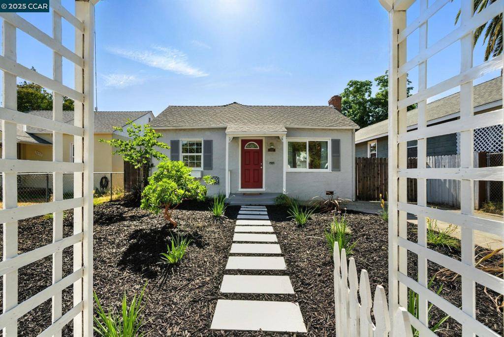 Sacramento, CA 95820,3832 33rd St
