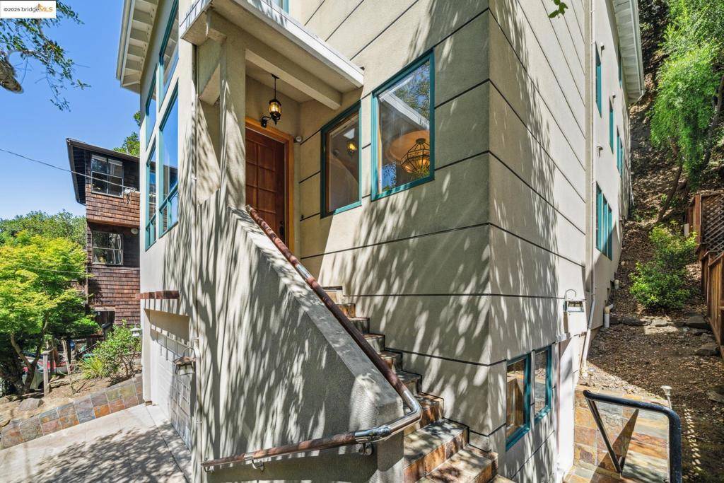 Berkeley, CA 94705,7723 Claremont Ave