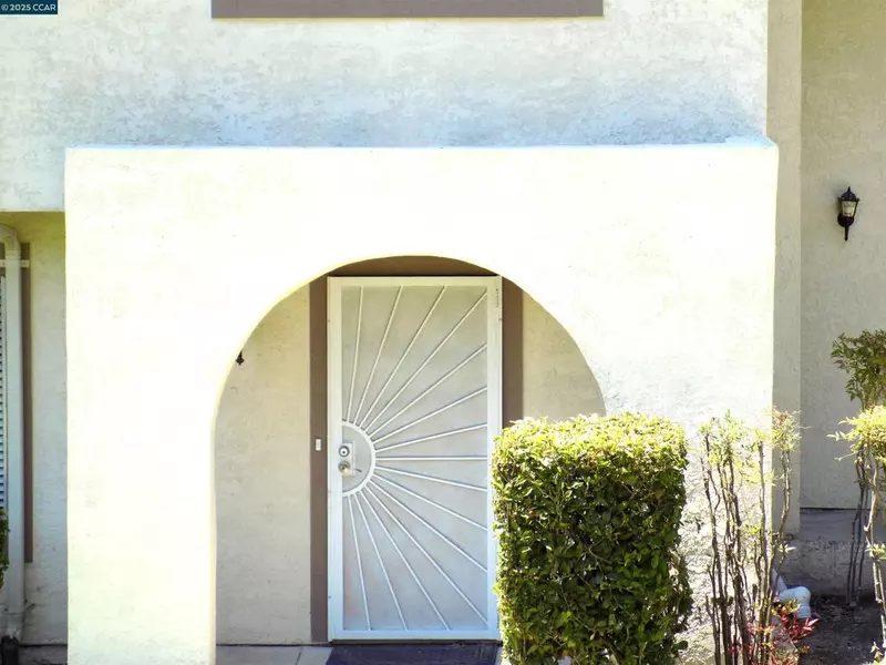 30 Greenview Lane, Richmond, CA 94803-1208